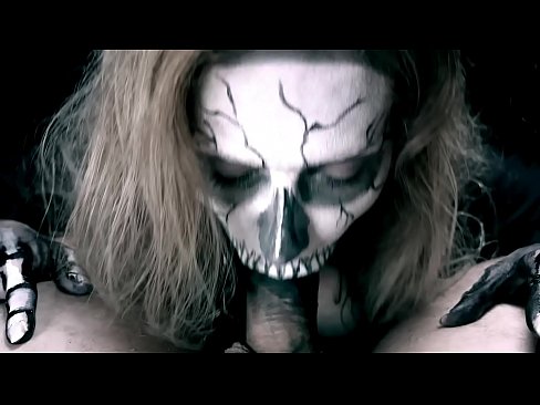 ❤️ Demonska djevojka siše kurac svojim crnim ustima i guta spermu. ️ Samo porno na bs.porngifer.ru
