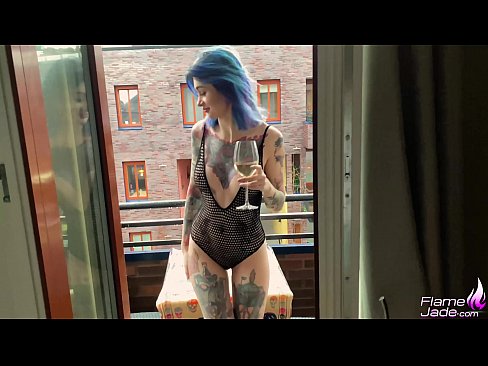 ❤️ Sjajna djevojka sisa gutljajem i strastveno jebe pod otvorenim nebom ️ Samo porno na bs.porngifer.ru